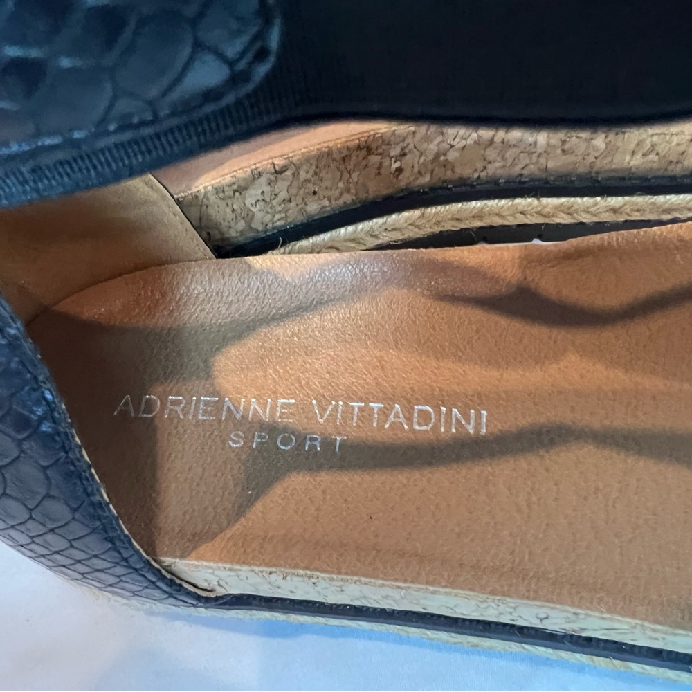 Adrienne Vittadini Black and Tan Sandals Sleek Minimalist Design - Picture 3 of 5